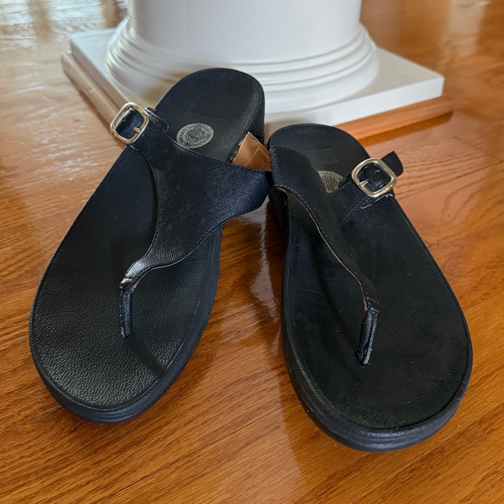Fitflop LuLu Black Women's Flip Flop Sandals with Adjustable Leather Strap Sz 9